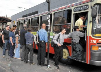Colectivos, trenes, subte y taxis: cómo funciona el transporte del AMBA durante Año Nuevo