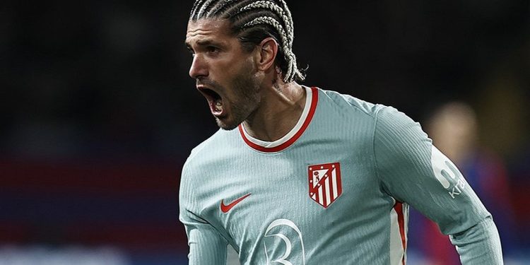 Con De Paul como figura, Atlético de Madrid bajó a Barcelona y es único líder