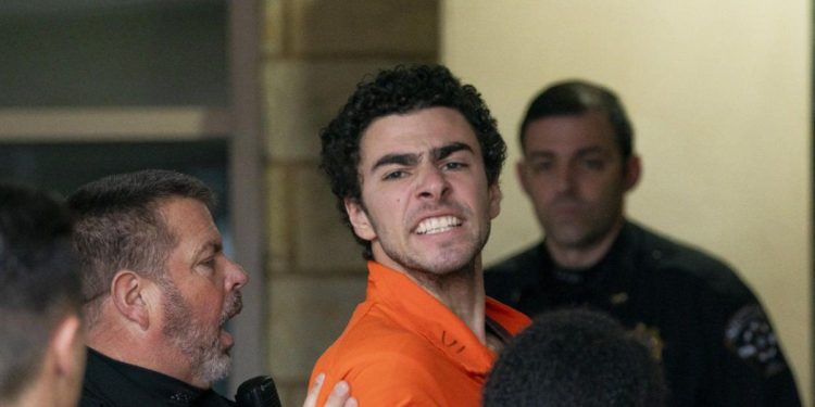 Crimen del CEO en Nueva York: acusaron a Luigi Mangione de asesinato como “acto de terrorismo”