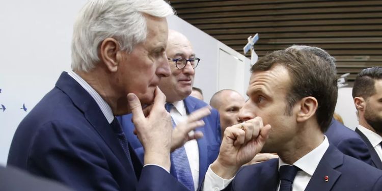 Crisis política en Francia: destituyeron al primer ministro a tres meses de asumir