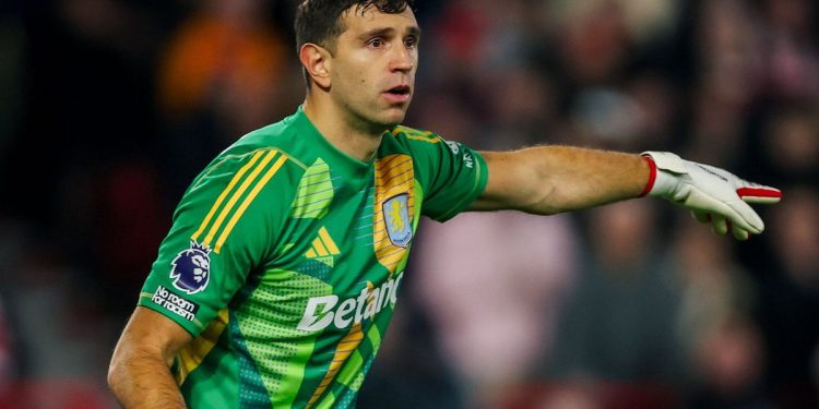 “Dibu” Martínez despidió el año en sus redes sociales pero cometió un error y no se la dejaron pasar