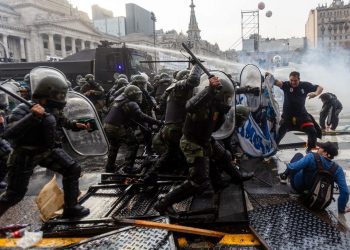 Documento H.I.J.O.S sobre el primer año de Milei: «Menos derechos, menos democracia»