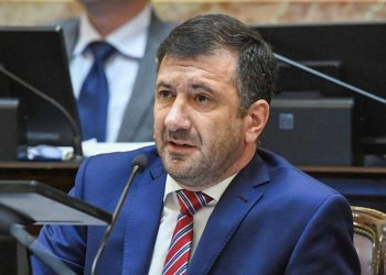 Edgardo Kueider hizo formal su pedido de licencia en el Senado