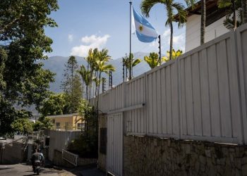 Edmundo González denunció que sigue el asedio del gobierno de Venezuela a la embajada argentina en Caracas