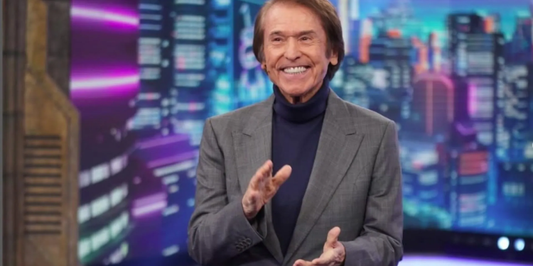 El cantante Raphael sufrió un ACV y fue internado de urgencia