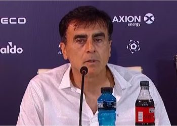 El DT de Vélez disparó contra la AFA y afirmó “estamos en deuda con el hincha” tras perder la Copa Argentina