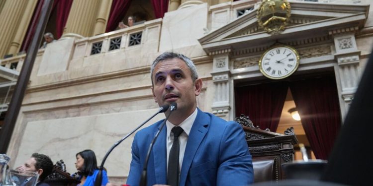 El gobierno confirma que convocará a sesiones extraordinarias hasta fin de año