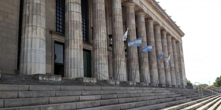 El Gobierno modificó el régimen de contratación en la Administración Pública con la mira en las universidades nacionales