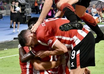 El mejor de todos: Estudiantes goleó a Vélez y cerró el año con el Trofeo de Campeones