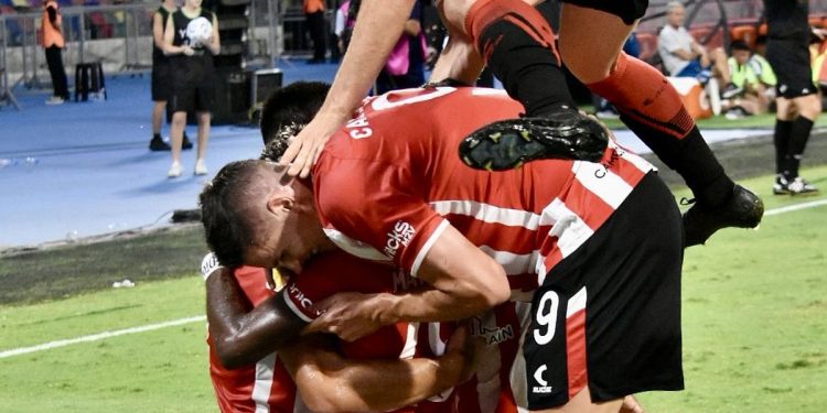 El mejor de todos: Estudiantes goleó a Vélez y cerró el año con el Trofeo de Campeones