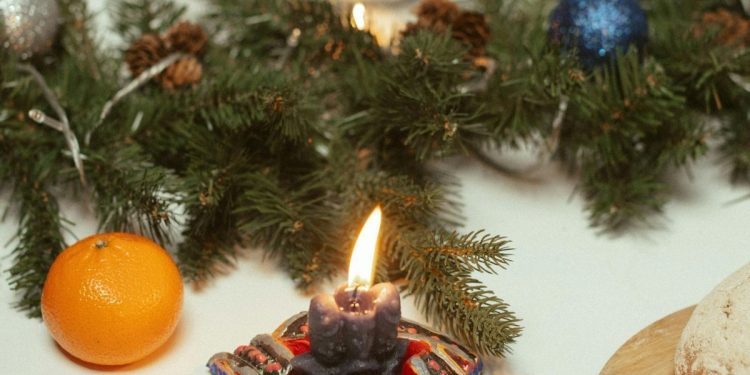 En una rareza del calendario, Hanukkah comienza este año en Navidad