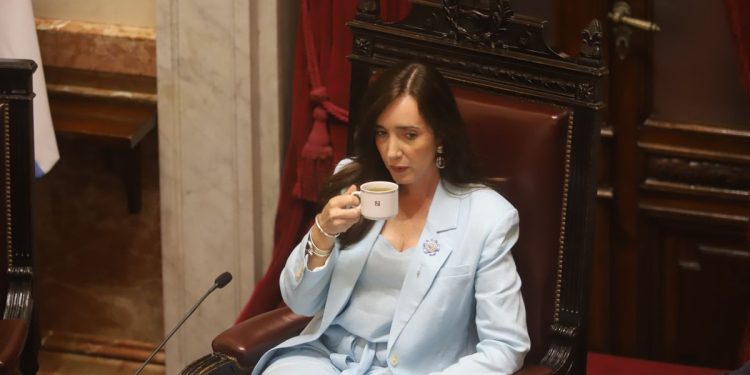 Expulsión de Edgardo Kueider: un documento confirma que Victoria Villarruel fue notificada del viaje de Javier Milei después de la sesión