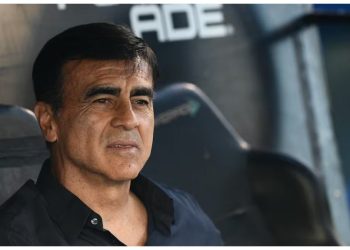 Gustavo Quinteros podría irse de Vélez para dirigir a Gremio