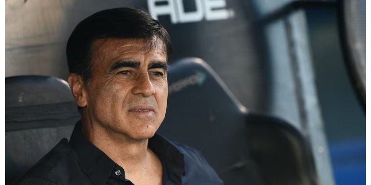 Gustavo Quinteros podría irse de Vélez para dirigir a Gremio