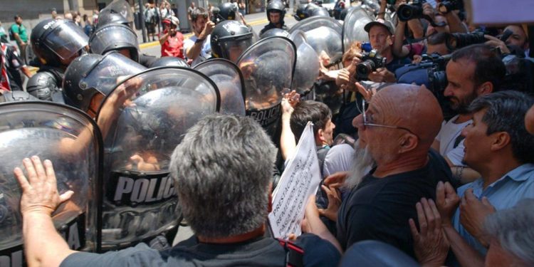 Jubilados marcharon en todo el país contra el recorte de medicamentos del PAMI
