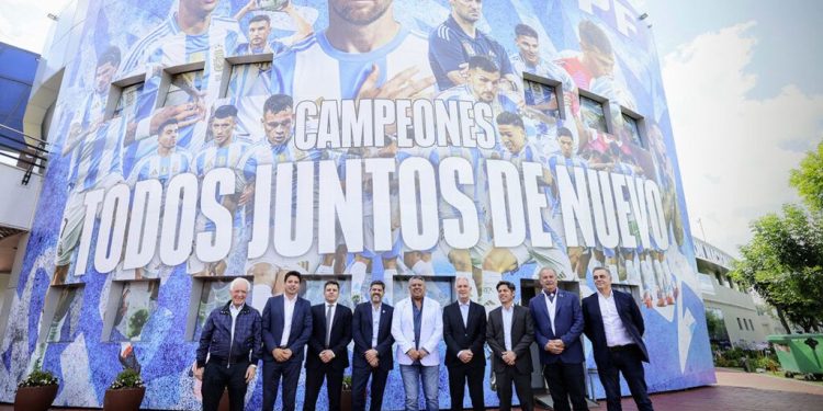 Kicillof y la AFA acordaron que el estadio Único de La Plata sea la nueva sede de la Selección argentina