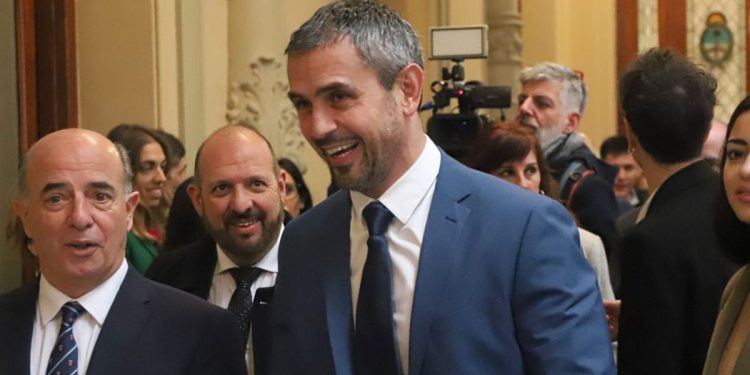 La Libertad Avanza neutraliza rebelión en Diputados y ratifica a Martín Menem