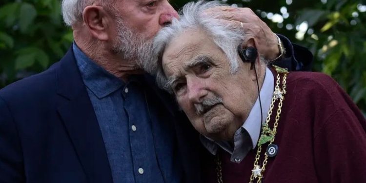 Lula da Silva y Gustavo Petro condecoraron a José Mujica en Uruguay