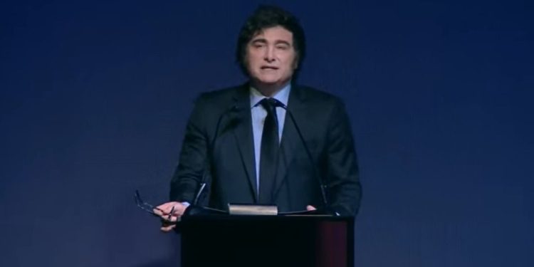 Milei dijo en Tucumán que Argentina cierra el año con “equilibrio fiscal”, en deflación y con la economía creciendo al 10%