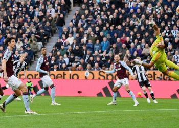 Premier League: el Newcastle goleó 3 a 0 al Aston Villa del “Dibu” Martínez en el Boxing Day