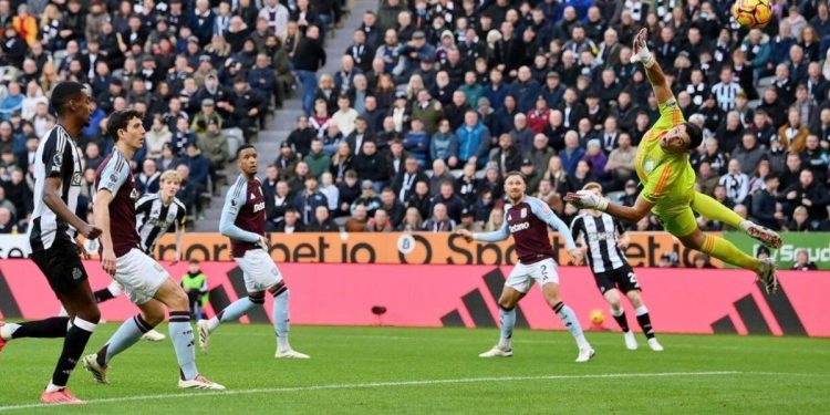 Premier League: el Newcastle goleó 3 a 0 al Aston Villa del “Dibu” Martínez en el Boxing Day