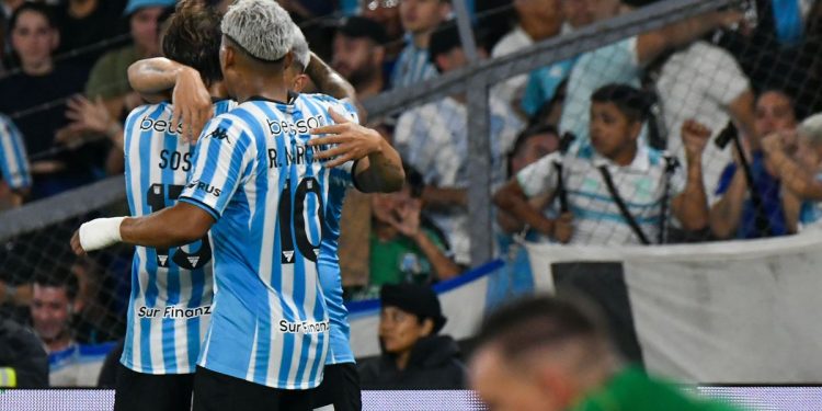 Racing cerró el año con un triunfo y dejó a River con dudas