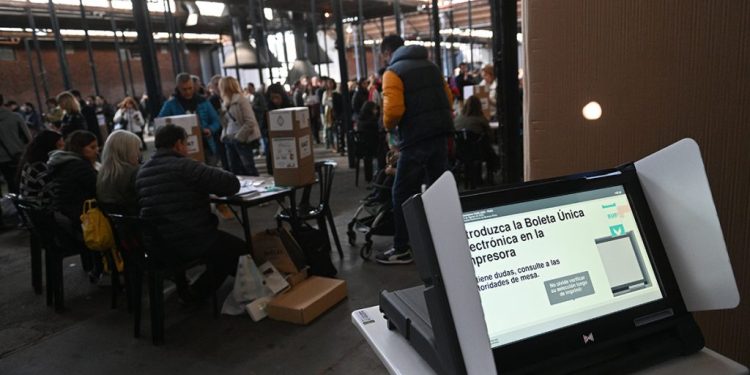 Reforma político-electoral en tiempos de retroceso democrático: un traje a medida para la nueva casta en ciernes