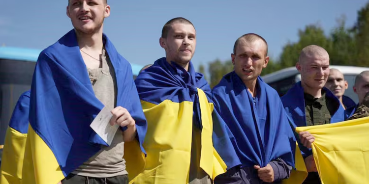 Rusia y Ucrania intercambiaron 300 soldados prisioneros en la víspera de Año Nuevo