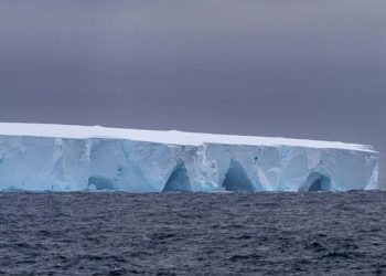 Un iceberg 20 veces más grande que Buenos Aires se desprendió de la Antartida y navega libre por el océano