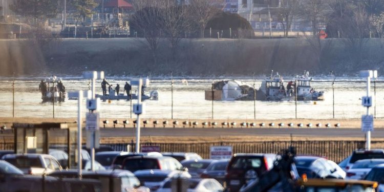 Accidente aéreo en Washington: recuperaron la caja negra del avión