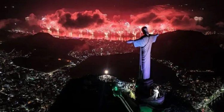 Año Nuevo: impactantes videos e imágenes de los festejos de la llegada de 2025 en todo el mundo