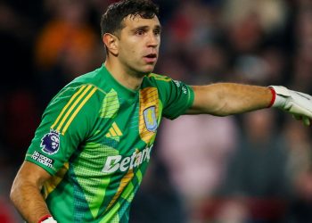 Así es la mansión del Dibu Martínez en Birmingham en la que vive con su familia