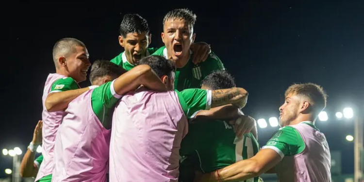 Banfield goleó a Newell`s y continúa con puntaje perfecto