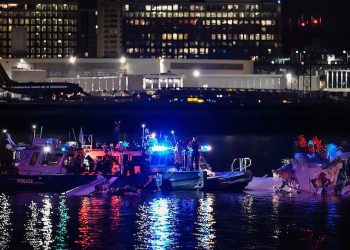 Choque de un avión y un helicóptero en Washington: al menos 28 muertos