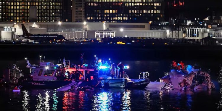 Choque de un avión y un helicóptero en Washington: al menos 28 muertos