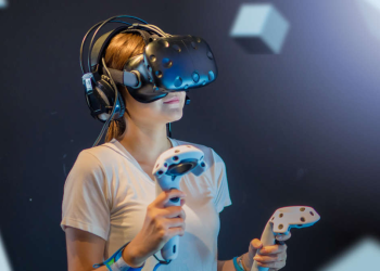 Cómo evitar hackeos a dispositivos como cascos de realidad virtual, smarts tv y relojes inteligentes