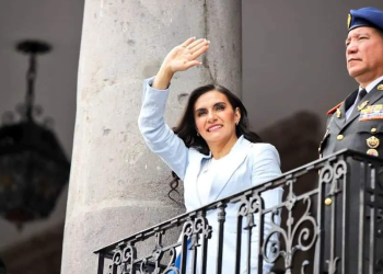 Crisis política en Ecuador: la vice suspendida Verónica Abad afirma que asumirá la presidencia