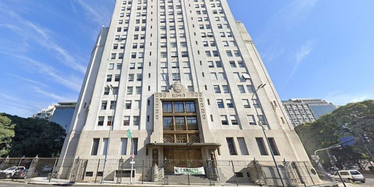 Denuncian que el Ministerio de Salud cerró 15 organismos en 48 horas