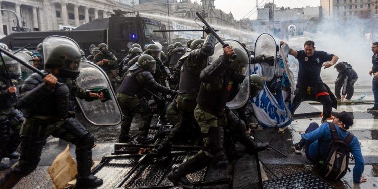 Documento de H.I.J.O.S sobre el primer año de Milei: «Menos derechos, menos democracia»