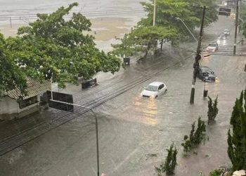 En medio de la temporada turística, un temporal causó inundaciones y destrozos en el sur de Brasil