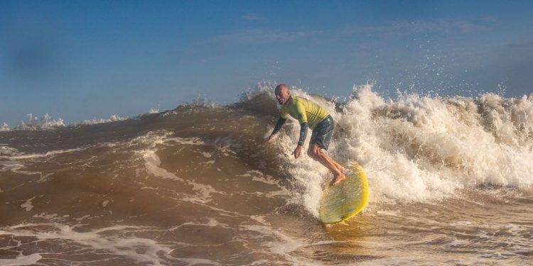 Fiesta del surf argentino con todas las generaciones reunidas bajo la luna llena
