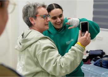 Habló la madre de Emily Damari, una de las rehenes liberadas por Hamas: “La pesadilla terminó”