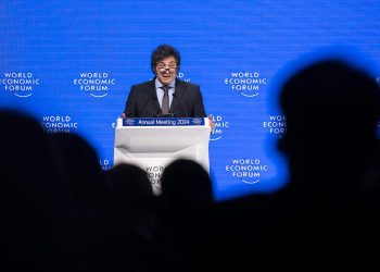 Kicillof volvió a cuestionar las políticas de Milei: «Estan haciendo pedazos la capacidad de consumo del pueblo argentino»