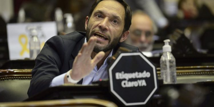 La Coalición Cívica se alinea con Milei y propone castigar a los intendentes por las tasas municipales