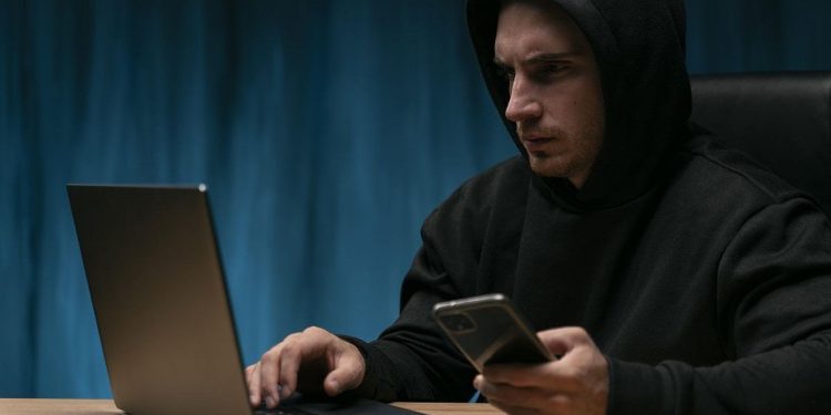 Lo estafaron y ahora enseña cómo evitarlo