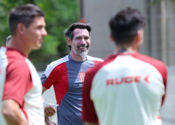 Locura de Estudiantes: quiere sacarle un refuerzo top a Boca y va por otros dos jugadores