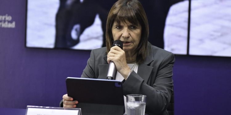 ¿Otra de Patricia Bullrich? Ahora anunció la detención de «un terrorista” y lo vinculó con el Estado Islámico