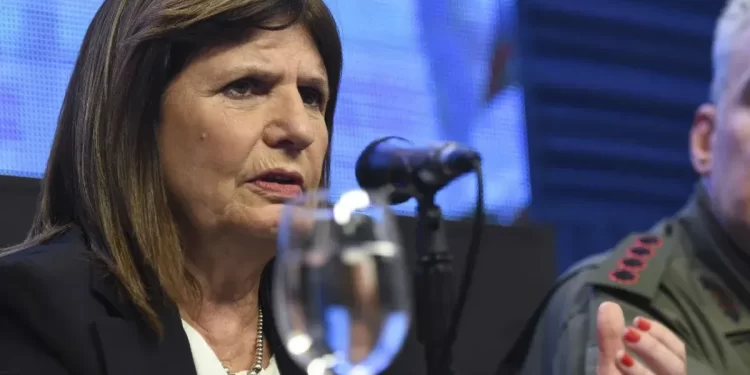 Patricia Bullrich le marca la cancha a Mauricio Macri y al PRO: “O son oficialismo o son oposición”