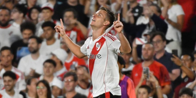 River vivió una fiesta de local con un sólido triunfo ante México