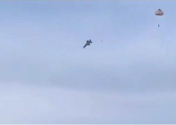 Un avión de combate se estrelló en Alaska y el piloto logró eyectarse a último momento